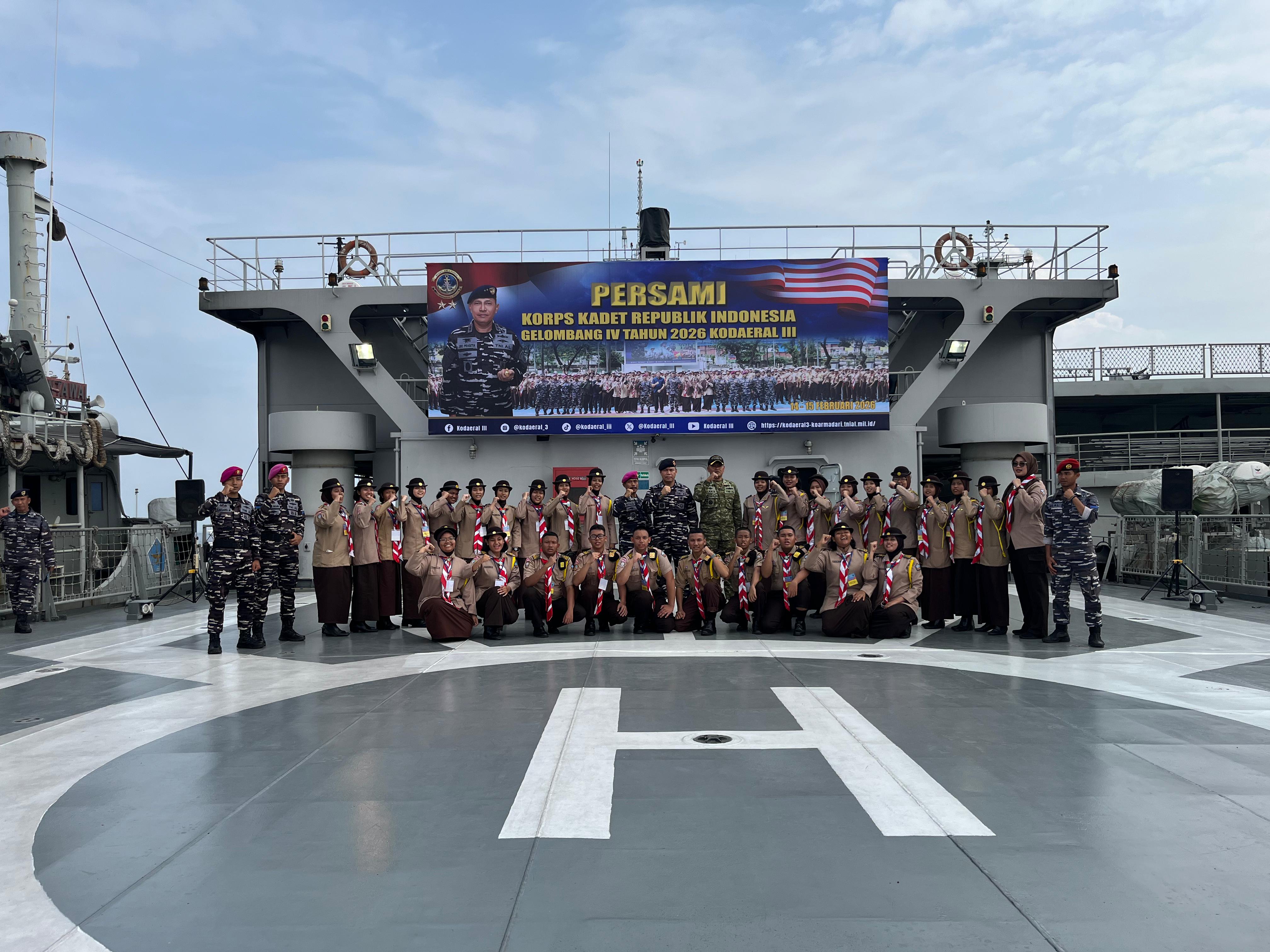 Persami di KRI Teluk Kupang-519, Siswa SMK Dental Asisten Sekesal Hang Tuah Jakarta Perkuat Nasionalisme dan Life Skill
